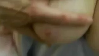 Une brune streaming film porno gratuit super sexy baisée en pose volante par son beau mec à l'extérieur