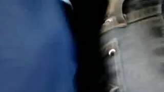 Beauté orientale en uniforme sexy Ayumi Kobayashi se fait manger la chatte épaisse sexetaz