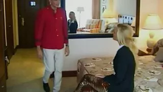 La putain de blonde chaude Tegan James se prend une porno gratuit anglais bite entre ses fesses bronzées