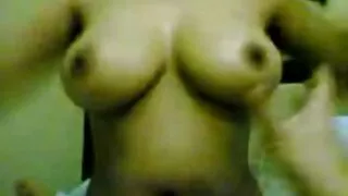 Divine maman aux film sexe francais gratuit seins énormes est forée dur par son amant excité