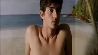 Deux voisins vicieux film porno sur tukif polissent et lèchent le trou anal de Maki Koizumi et elle lui donne la tête q