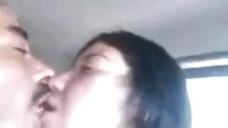 Salope hongroise excitée Simony Diamond lèche des noix to kif porno et avale une bite dure
