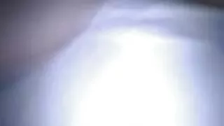 La brune chaude Naomi West montre une classe de sex gratuit belle mere maître de pipe sur une caméra POV