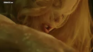 La vilaine salope noire Alexia Sparks chevauche une bite à l'extérieur film sex gay gratuit