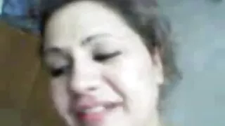 Une MILF coquine avec de gros seins et un butin se filmponogratuit fait manger et baiser à la Mish
