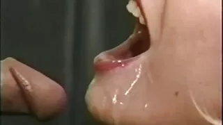 La nana exotique Amber chevauche une bite et se fait baiser la chatte et manga fille xxx cramponner