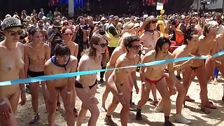 La salope transsexuelle porno entier francais mince et en forme Mailen se fait baiser dans une action sexuelle à trois