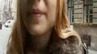 Salope blonde pervertie avec des lunettes se fait baiser la film porno francais en streaming bouche par un tas de bites dures