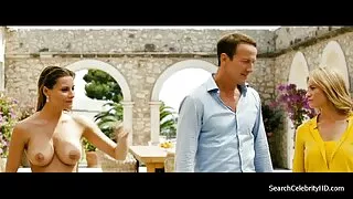 Horny Lana Vegas participe à un sexe film porno italien gratuit de groupe fou