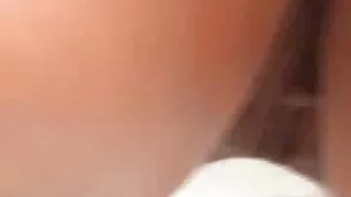 La divine films x gratuit tukif brune Bliss Lei saute sur une bite guillerette tout en faisant une pipe