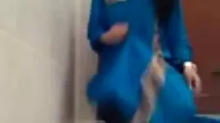 Une houe latina vigoureuse se fait clouer la chatte par une transsexuelle rapace film adulte streaming gratuit en pose latérale