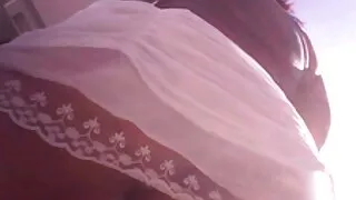 Les beautés couvertes de crème Caroline Bella se mangeront les chattes mouillées les unes des hd porno gratuit autres à la fête d'anniversaire