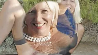 Jade aux cheveux roses et aux sexe gay video gratuite longues jambes se fait baiser en position latérale