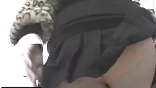 Poussin mince avec des nattes est attaqué par porno film tu kif deux goujons lubriques