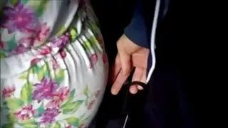 Une bombasse aux cheveux porno homo gratuit noirs aux longues jambes se fait baiser dans une pose de mish rugueuse