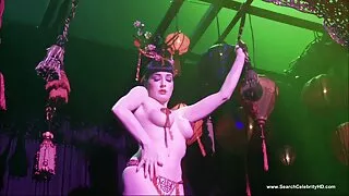 La brune méga sexy Angel Rivas film erotiquegratuit taquine sa chatte et fait une pipe