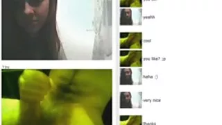 Une sale salope se prend le poing dans son cul huilé dans films x femmes matures une vidéo porno de masturbation anale provocante