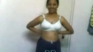 sexy booty video gratuit xxx brunette gal aime sa bite et confitures ses seins pour la joie