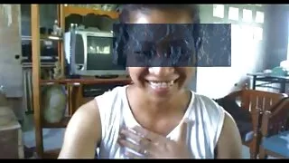 Une milf brune coquine de 50 ans fait hentai gratuit une pipe sous la douche et se fait baiser dans la chatte sur le lit