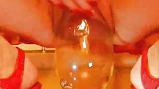 Le mannequin japonais maigre Meri Kanami film porno pour lesbienne se fait baiser dans un trio MMF