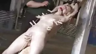 Une prostituée blonde au gâteau au fromage film porno gratuit en streaming excite son client en se doigtant