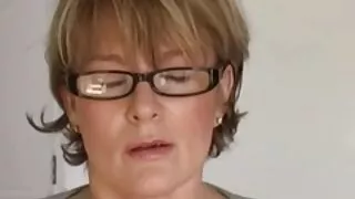 mignonne petite Japonaise naturelle et mince video hd sexe gratuit se fait lécher la CHATTE et doigter