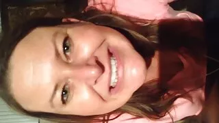 La salope asiatique baisable Kaiya Lynn aime chevaucher une bite dure avec son pournou xxx trou anal